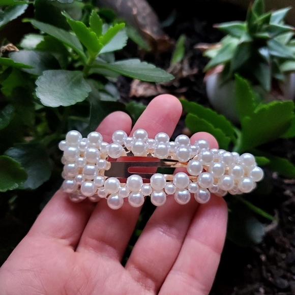 Accessories - New Gold Faux Pearl Hair Clip